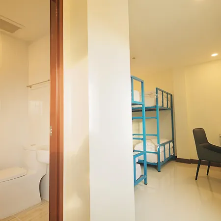 Happy Hostel-3