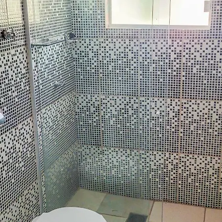 Casa Em Ubatuba, Bairro Tranquilo E Bem Localizado Ambiente Familiar-2