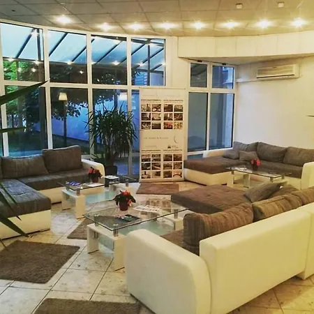 Ce Napfeny Hotel-3