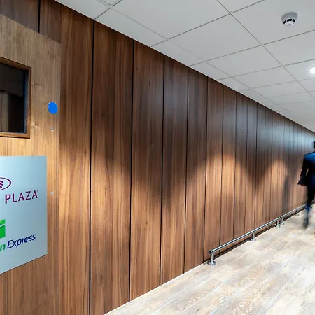 Holiday Inn Express - London Heathrow T4 By Ihg-2
