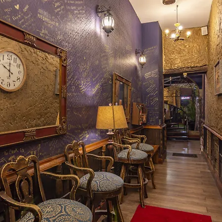 The Clock Hostel & Suites-2