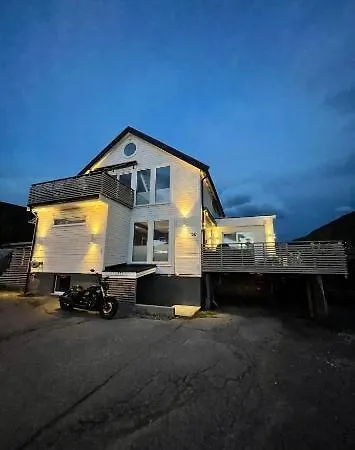Tromsdalen Studio 1 - Free Parking, Views & Near Attractions-3