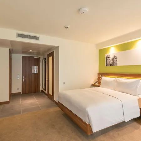 Hampton By Hilton Munich City West-3