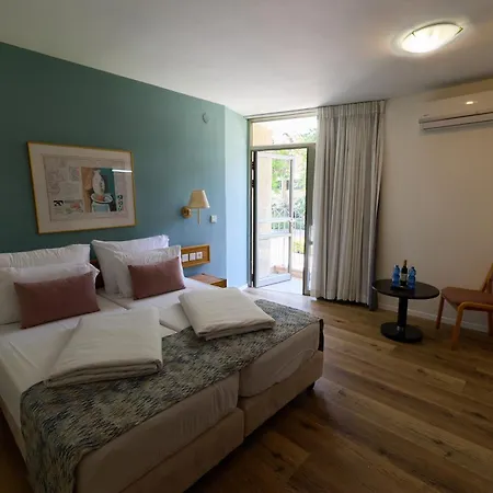Shefayim Kibbutz Hotel-2