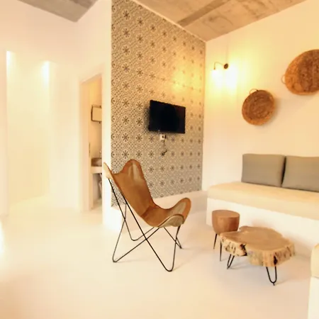 Mesanto Luxury Suites-2