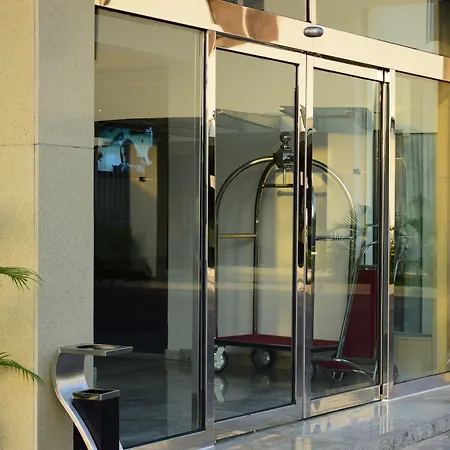 Monty Suites & Golf-3