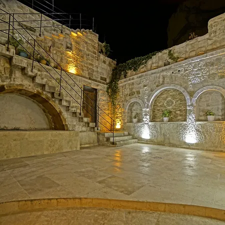 Risus Cave Suites-3