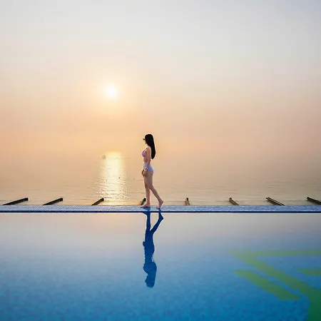 Maximilan Danang Beach Hotel-2