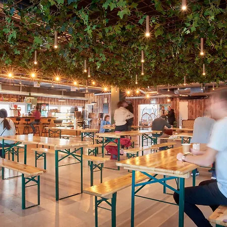 Urban Camper Hostel & Bar-2