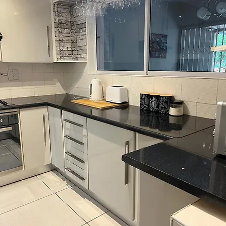 3 Bedroom Self Catering @ Lelapa La Baphogole-2