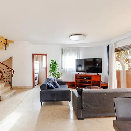 Breezhouse Mamad Yona Beach Residence-2