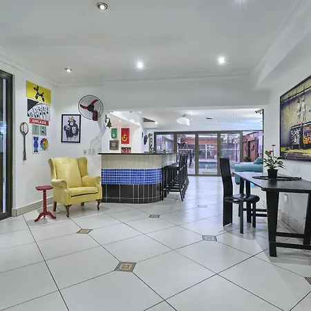 Inn & Out Sandton Park-2