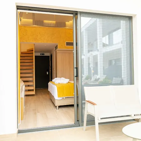 Mirror Hotel-3