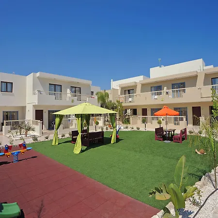 Nelia Gardens-3