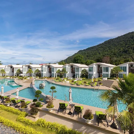 Vannee Golden Sands Beachfront Resort-2