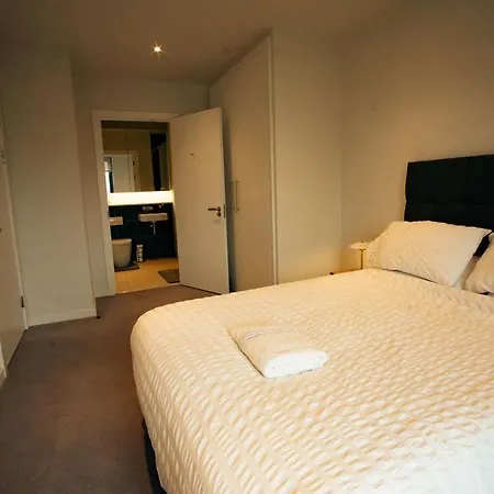 Luxury Sky Suites 2 Bedroom 2 Bathroom City Centre Apartment-3