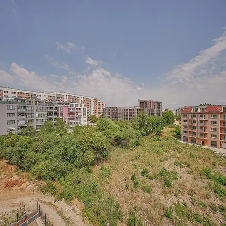 Noar - Free Parking - Metro Access-3