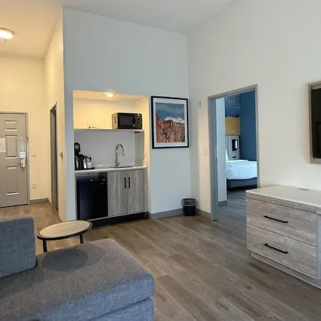 La Quinta Inn & Suites By Wyndham Albuquerque Midtown-3