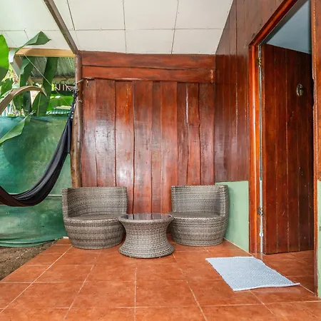 Jacobin Hostel & Cabins-3