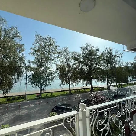 Blue Lake Apartment Premium Lakeview-2