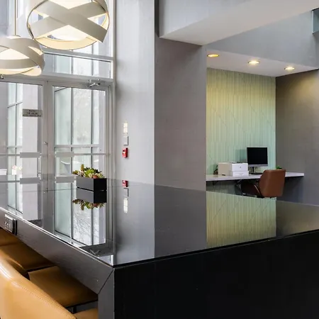 Holiday Inn Hotel & Suites London By Ihg-3