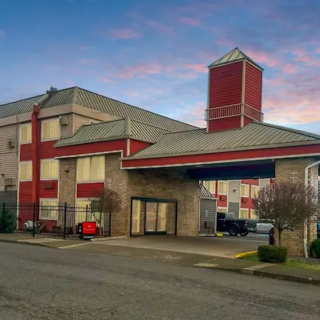 Ramada By Wyndham Portland-2