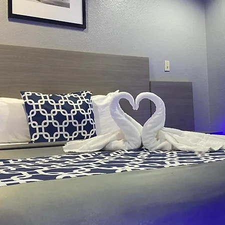 Island Suites Hobby Airport-2