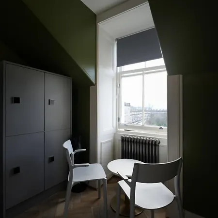 Revolver Edinburgh-3