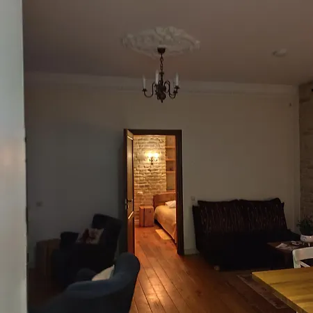 Old Town Cosy One Bedroom Apartments With Fireplace-2