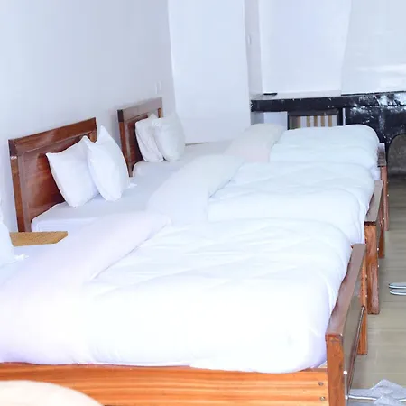 Le Bambou Gorilla Lodge-3
