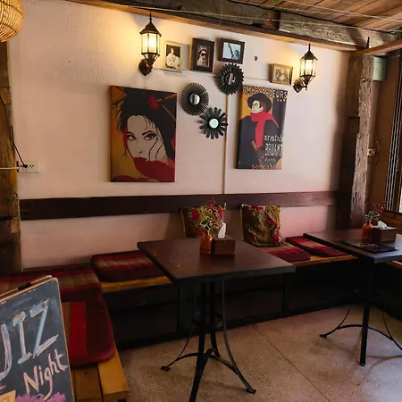 The Cabin Backpackers Hostel & Bar-2
