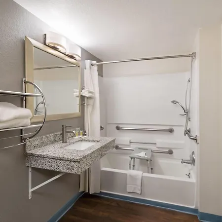 Travelodge By Wyndham Albuquerque West-2