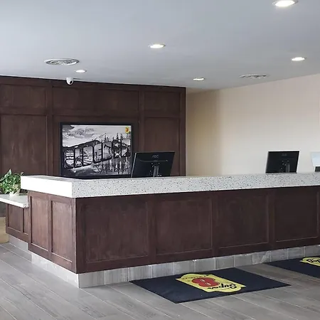 Super 8 By Wyndham Spruce Grove-2