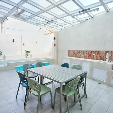 Red Vacation Rental-3