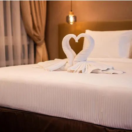 Cormar Suites-3