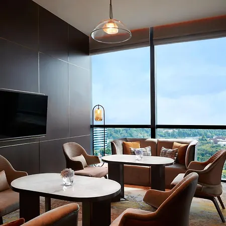 Momentus Hotel Alexandra-3