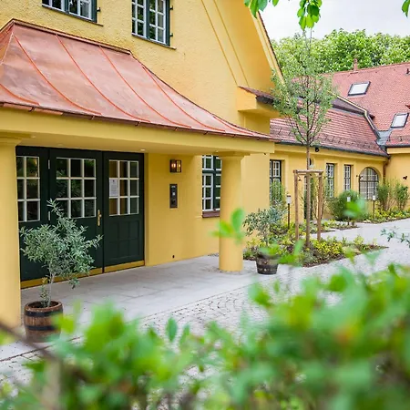 Gutshotel Menterschwaige - Heritage Boutique Hotel With Timless Elegance-2
