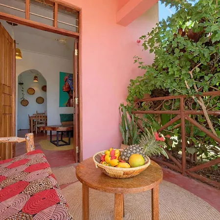 Secluded House With Outdoor Cinema - 4 Min Walk To The Beach-3