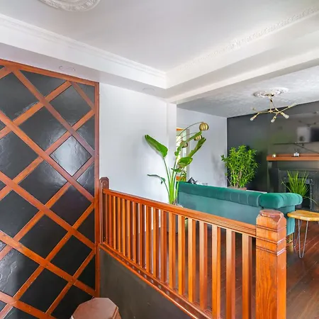 Jungle House Columbus Short North Downtown Free Parking - Steps To Convention Center & Nationwide Arena - 2Br Luxury Home - Sleeps 8 - Over 5,800 Five Star Stays-3