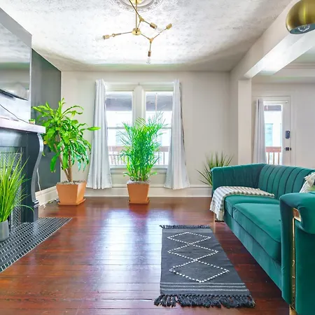 Jungle House Columbus Short North Downtown Free Parking - Steps To Convention Center & Nationwide Arena - 2Br Luxury Home - Sleeps 8 - Over 5,800 Five Star Stays-2