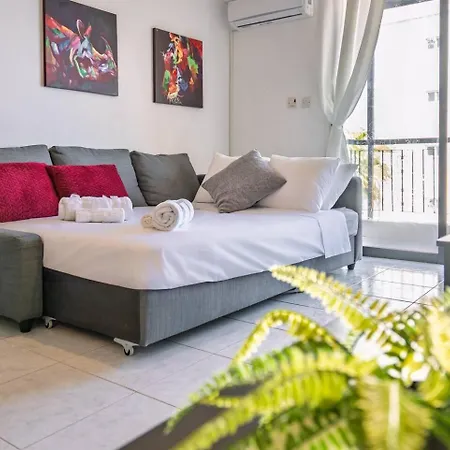 Anteias Seaview Apartment Finikoudes-2