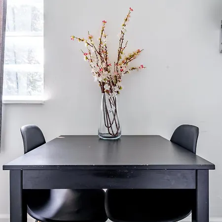 Jungle House Columbus Downtown Free Parking Sleeps 6 - Steps To Convention Center & Nationwide Arena - 1Br Short North Luxury Home - Over 5,800 Five Star Stays-2