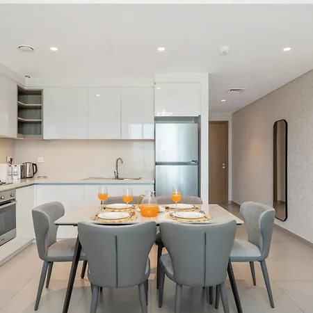 Brand-New 1Br In Downtown I Direct Dubai Mall Access I Balcony & Stunning Pool-3