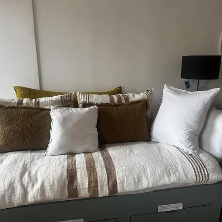 Paris Rooftop Views Cosy Separate Living Stay-2