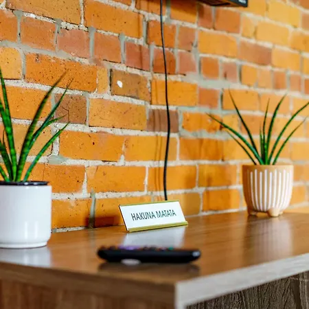 Jungle House Columbus Downtown Free Parking Sleeps 8 - Walk To Convention Center & Nationwide Arena - 1Br Short North Luxury Home - Over 5,800 Five Star Stays-2