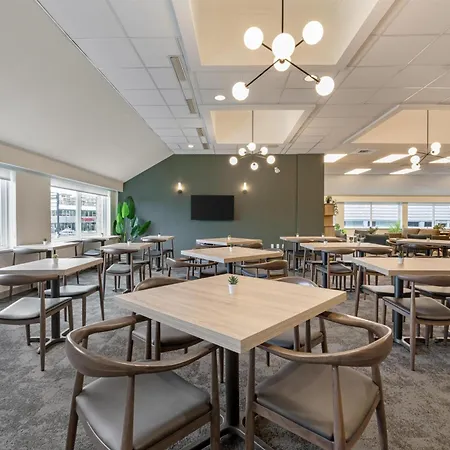 Best Western Plus Burnaby Hotel-3
