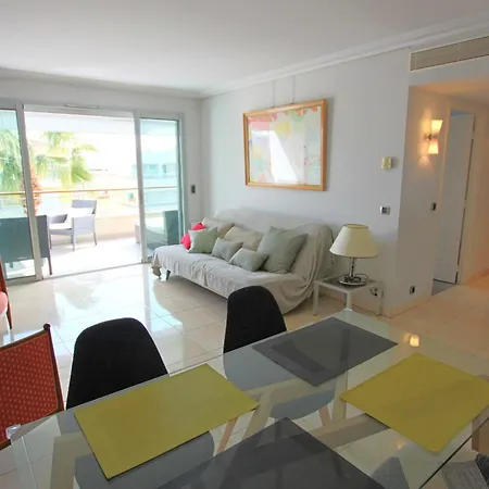Fully Equipped Apartment With Large Terrace Lounge Area-3