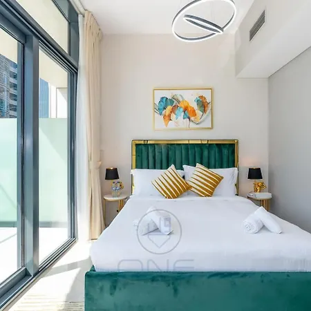 Zada Tower 1Br, Big Balcony, Bright & Breezy-2