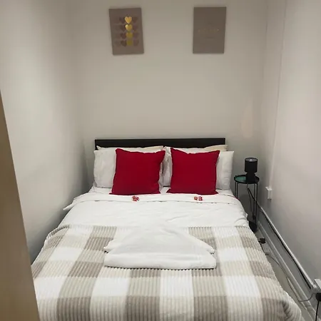 Nestly Nook In New Cross-2