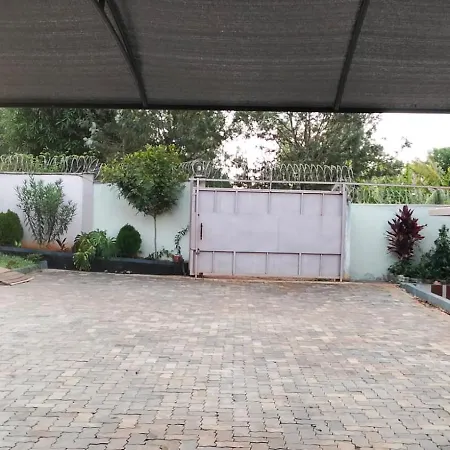 Kukis Place, 5 Bedrooms, Whole Compound-2